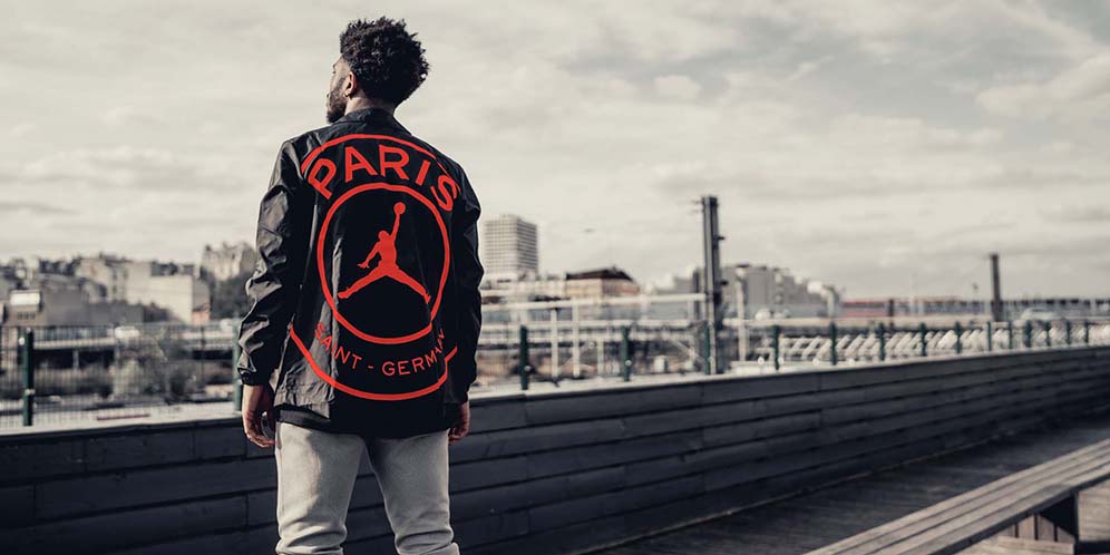 Coach Jacket dari PSG X Jordan Ini Kece Gengs!